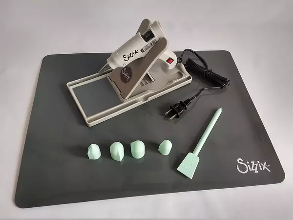 Tapete Y Accesorios Para Pistola De Silicona Sizzix